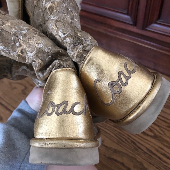 COACH Logo Fur Boots - Picture 6 of 7